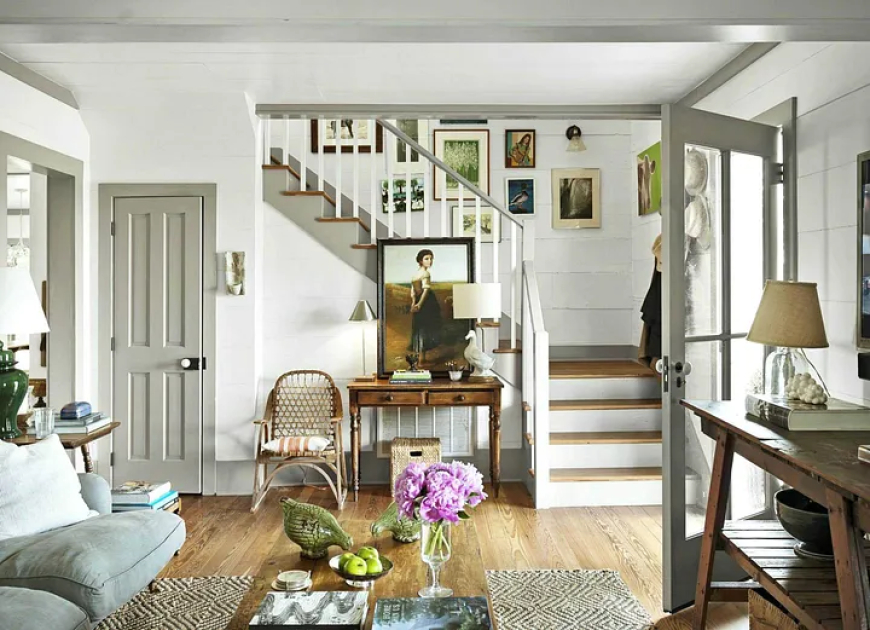 Mastering the Magic of White Walls and Daring Trim